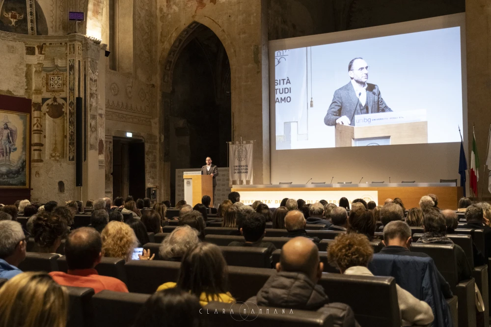 Contro un mondo senza cuore | Ece Temelkuran | 07.10.2025