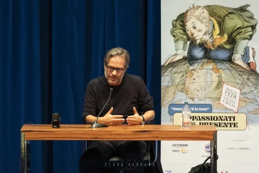 "A pugni chiusi. Psicoanalisi del mondo contemporaneo" con Massimo Recalcati (11.10.2023)